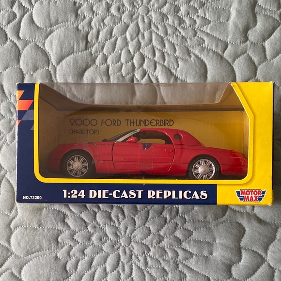 Red 2000 Ford Thunderbird Die-Cast Model - Picture 1 of 9